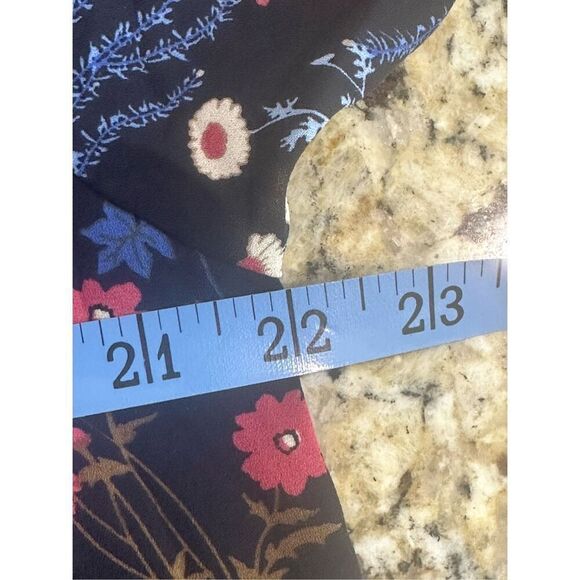 Collective Concepts navy floral blouse size L - Picture 7 of 8